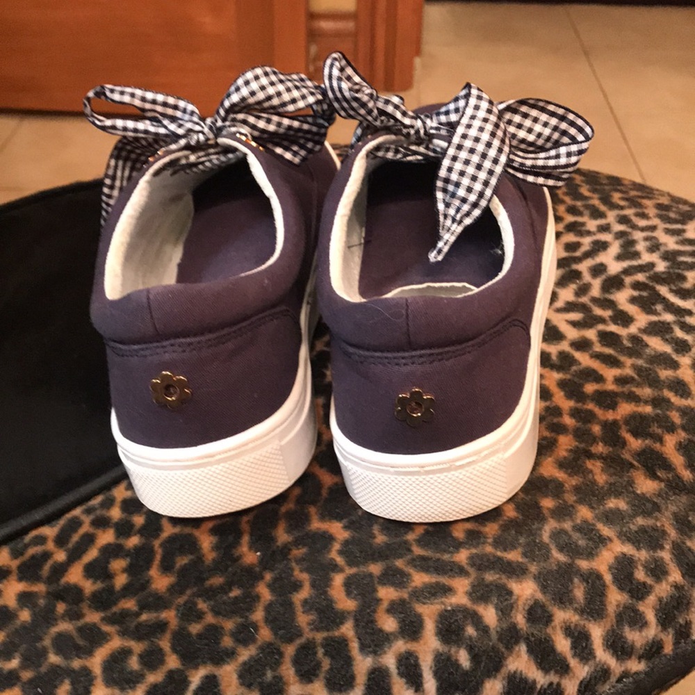 Isaac Mizrahi Live navy sneakers, like new! - Picture 3 of 6